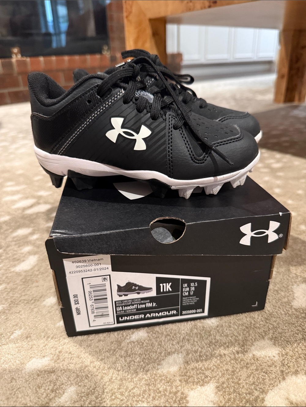 Under Armour Kids Black and White Cleats. Size 11